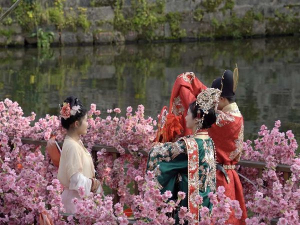 大彩配资 安徽黟县：千年宋韵邂逅现代体验